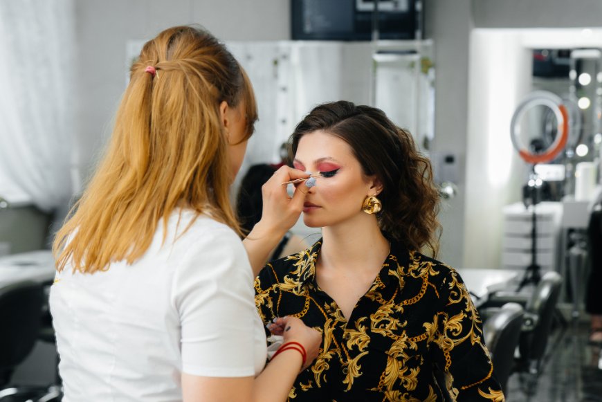 Professional Makeup Classes vs. Self-Taught: Which Is Better